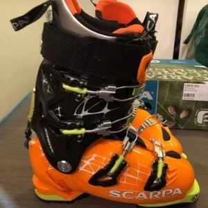 Scarpa Ski Boots sz 26.0